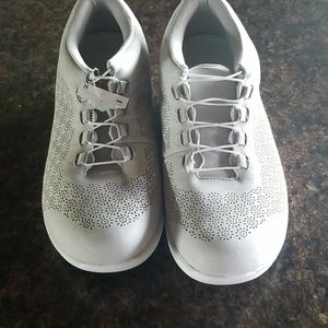 NWOB Zerotie Fresh Breeze Whisper Gray sneaker